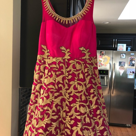 Gown - Picture 4 of 8